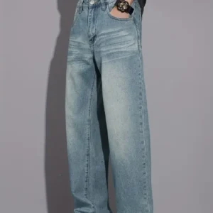 Men's Light Wash Relaxed-Fit Jeans