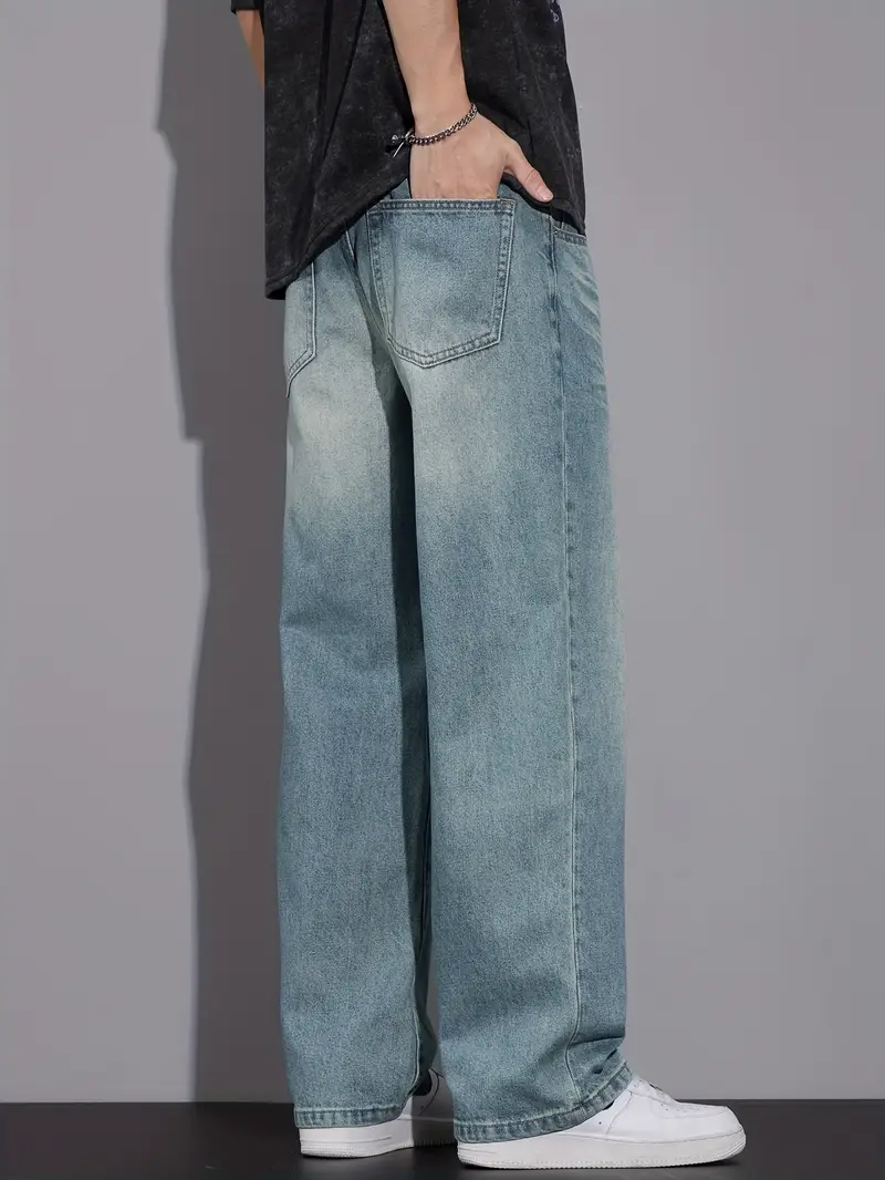 Men's Light Wash Relaxed-Fit Jeans - Image 3