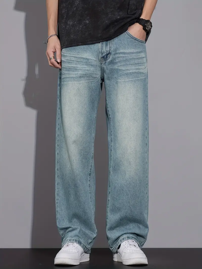 Men's Light Wash Relaxed-Fit Jeans - Image 2